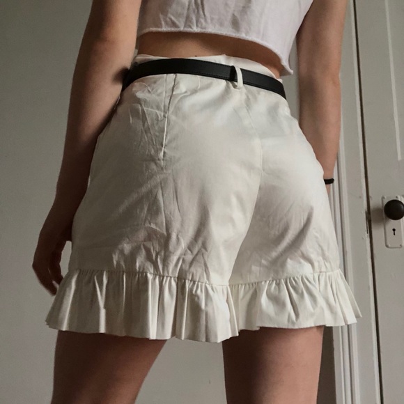 Ruffled Hem Long White Shorts (comes with belt) - Picture 2 of 4